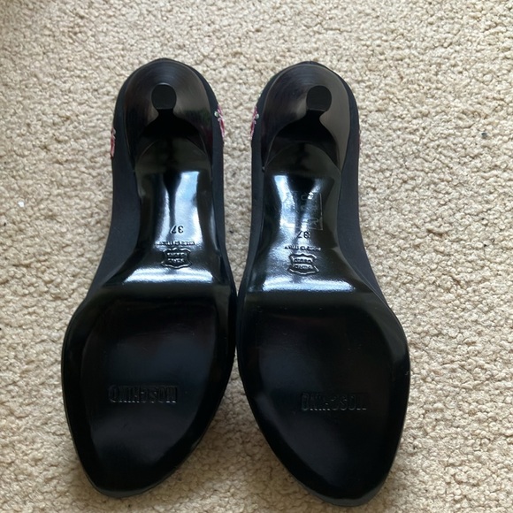 NWT MOSCHINO black fabric peep toe heels w floral beading. Floral delight 7. - Picture 9 of 11